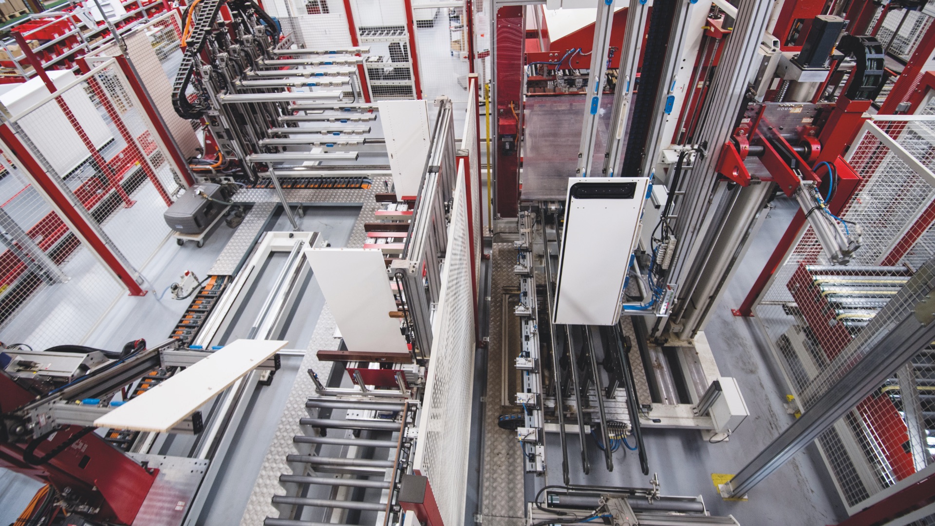 Die Korpusmöbel-Montagelinie ermöglicht die Produktion von einem Schrank pro Minute